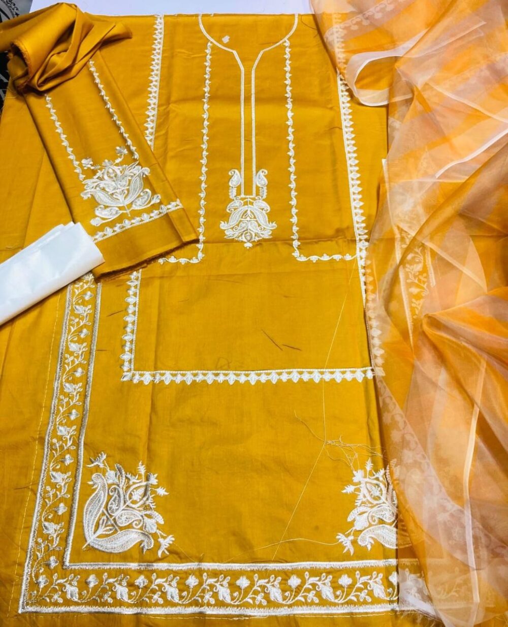 3 Pc Lawn Suit - Image 2
